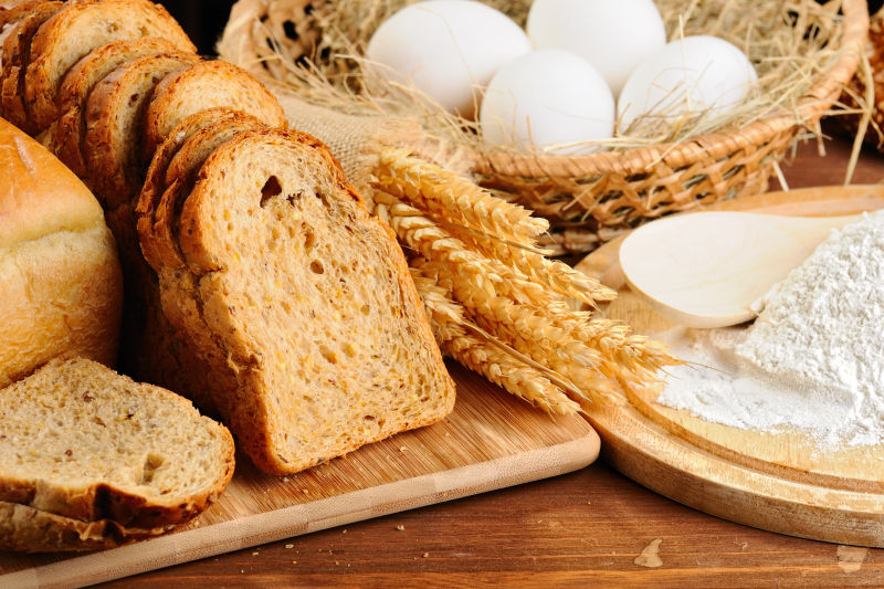 传统小麦面包与鸡蛋小麦面粉
