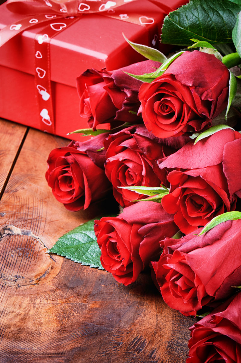 红玫瑰花束盒