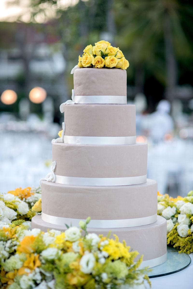 黄玫瑰婚礼蛋糕