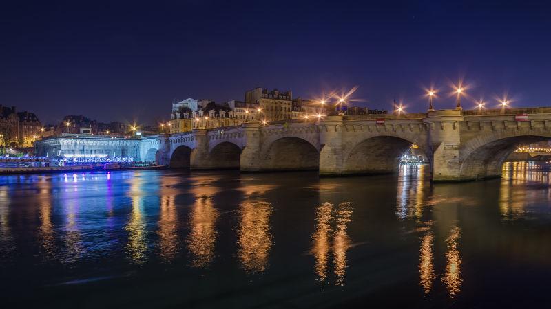 法国巴黎塞纳河上的拱桥风景
