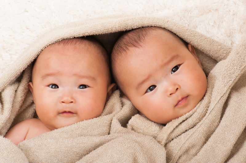 可爱的男宝宝双胞胎
