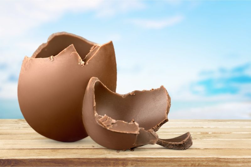 破碎的巧克力复活节彩蛋