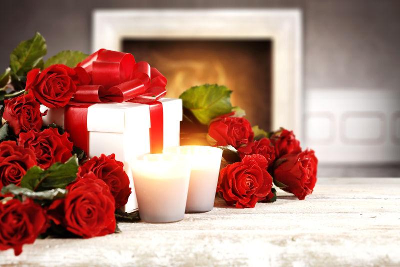 室内背景前的情人节玫瑰和礼品盒