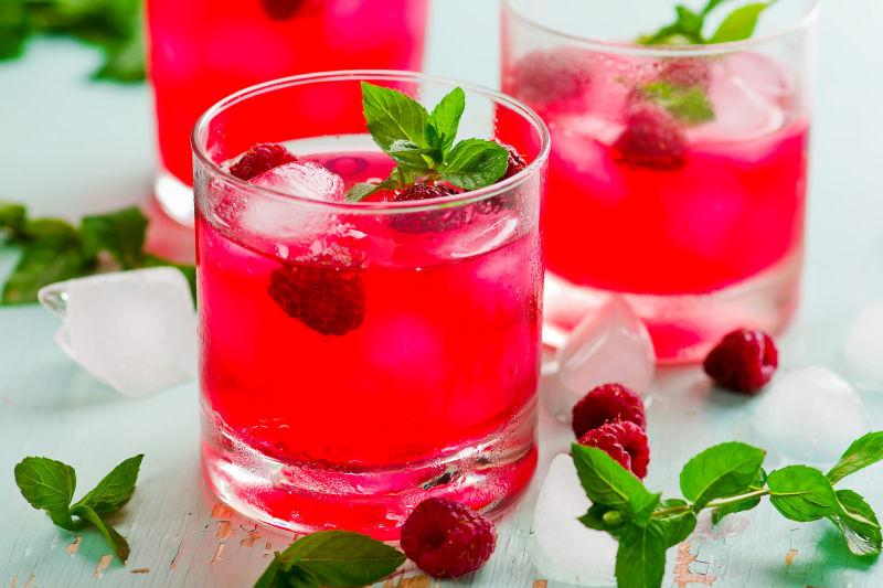 树莓冰薄荷冷饮