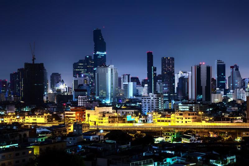 现代曼谷美丽的城市夜景