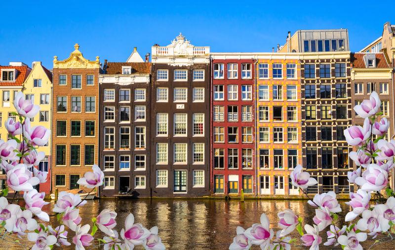 阿姆斯特丹运河边的传统建筑