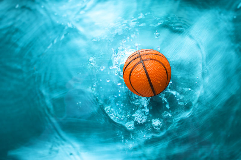 水中的篮球