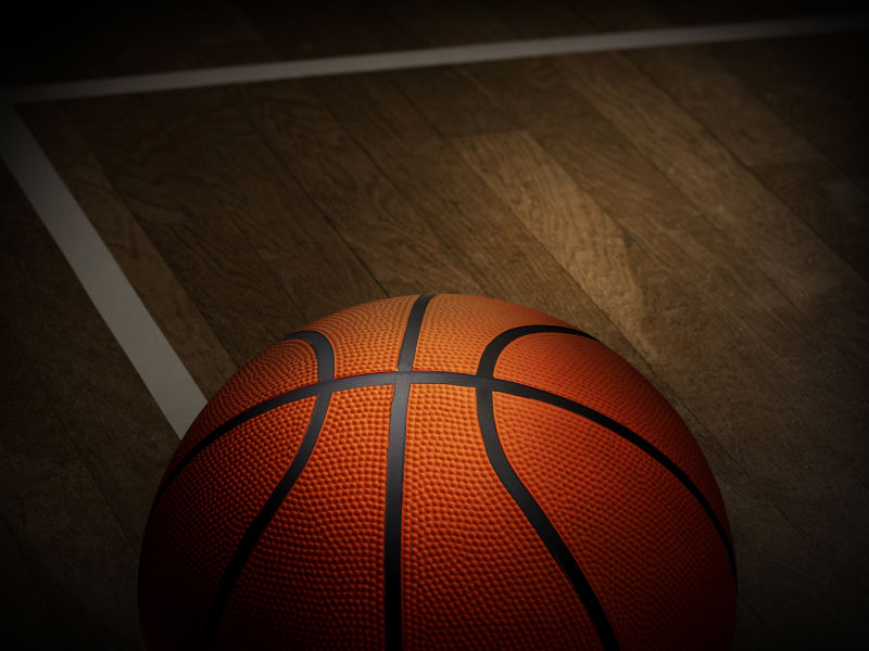 木地板上的篮球