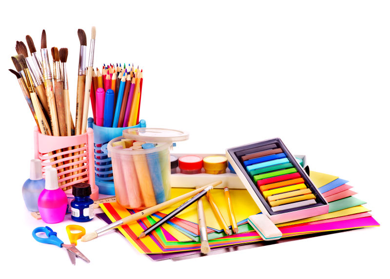 各种铅笔和颜料等学习用品
