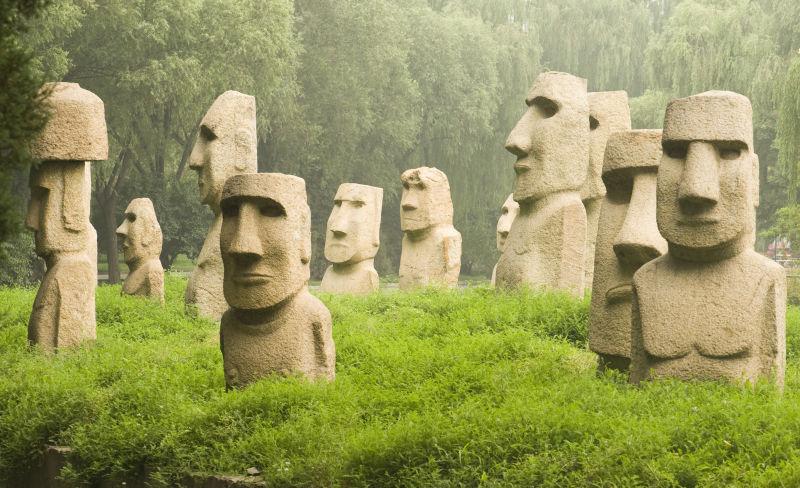 智利复活节岛上的石像
