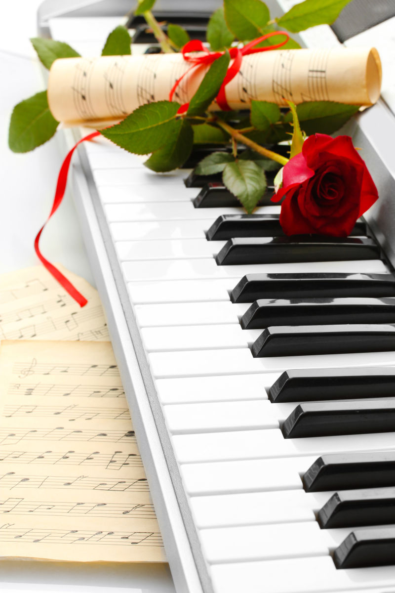 钢琴键盘花的背景