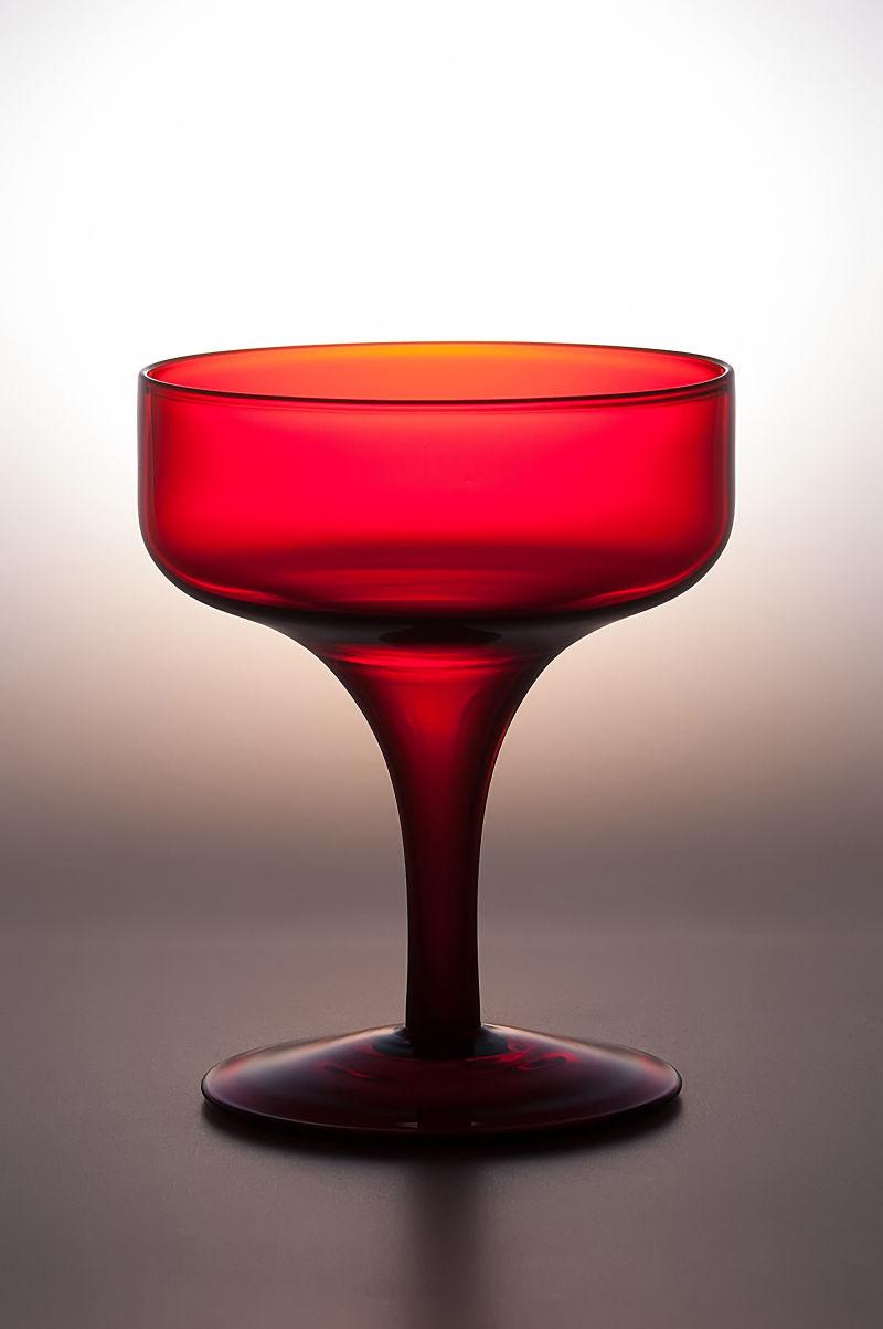 红色水晶高脚杯