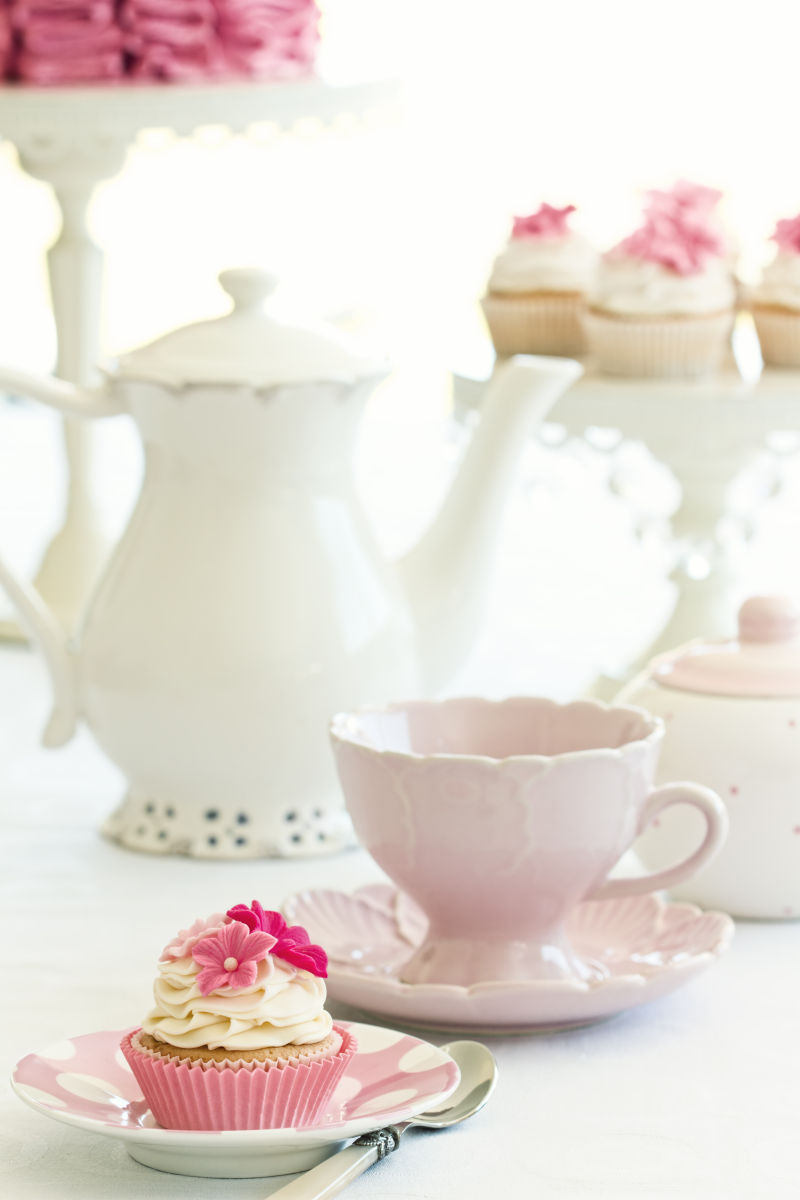 粉色的茶杯与小蛋糕
