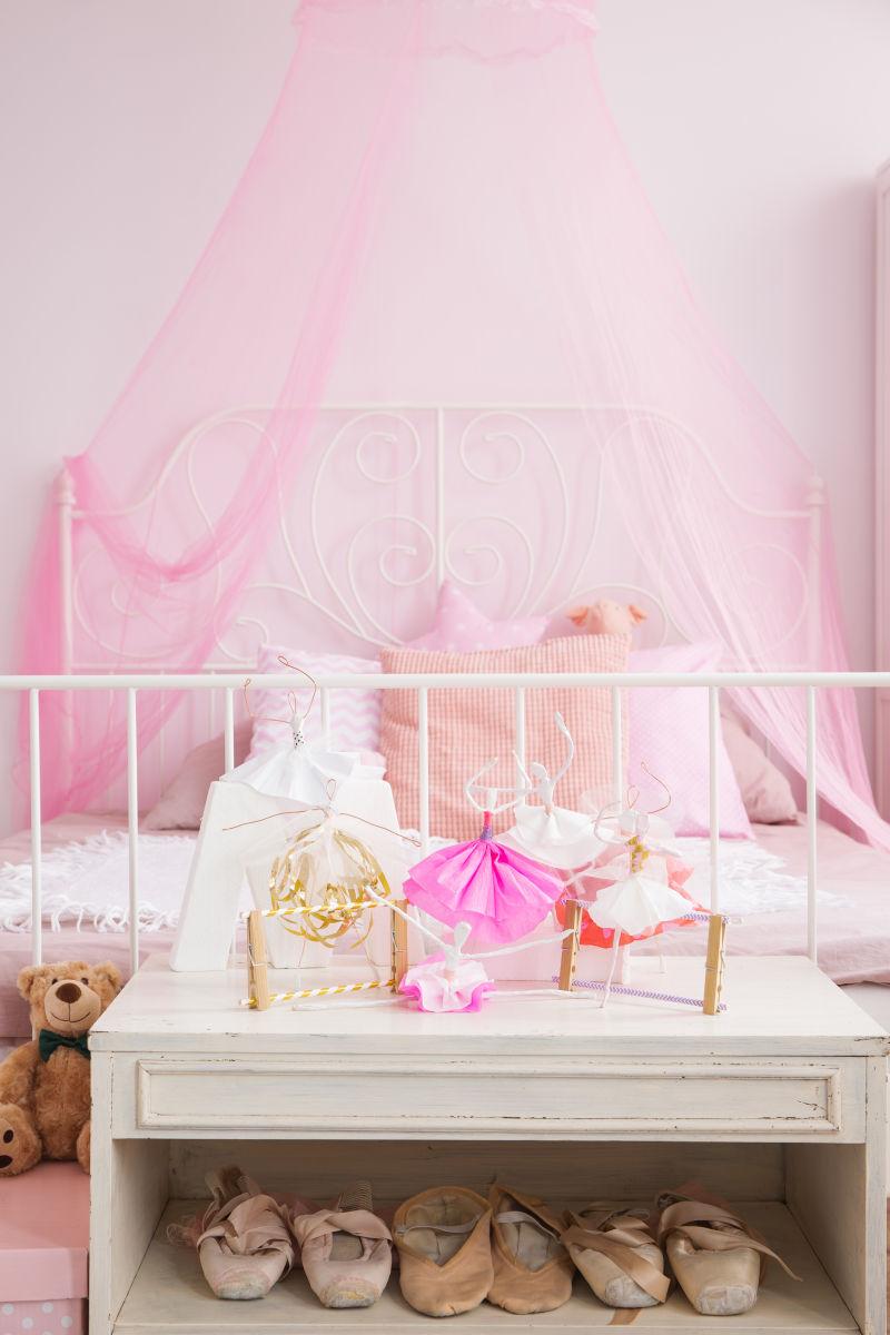 粉色梦幻的女孩卧室