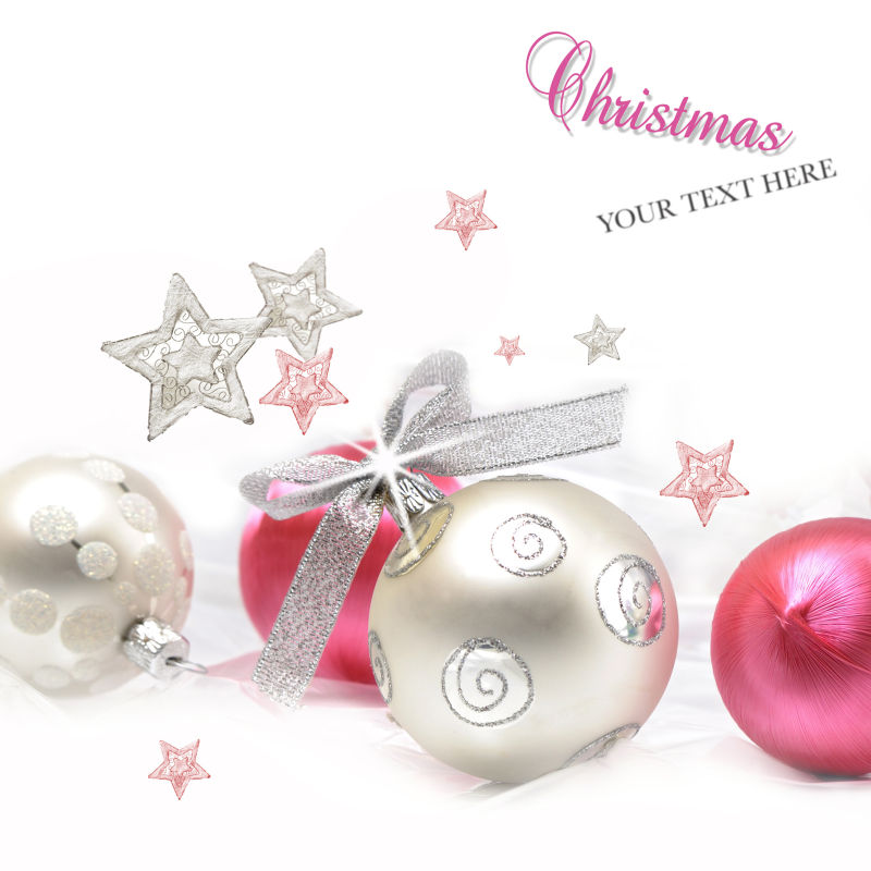 银色和粉红色的圣诞球