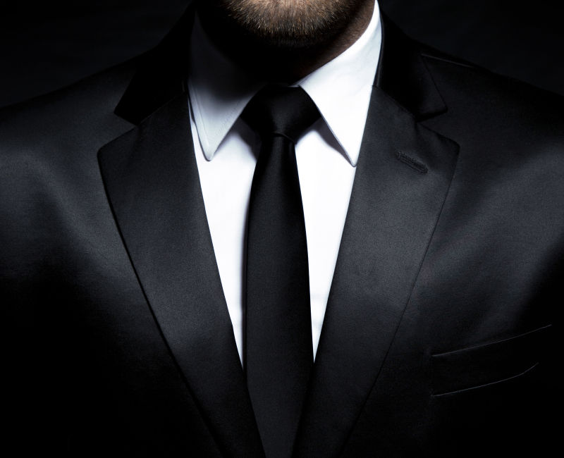 黑色领带和西装