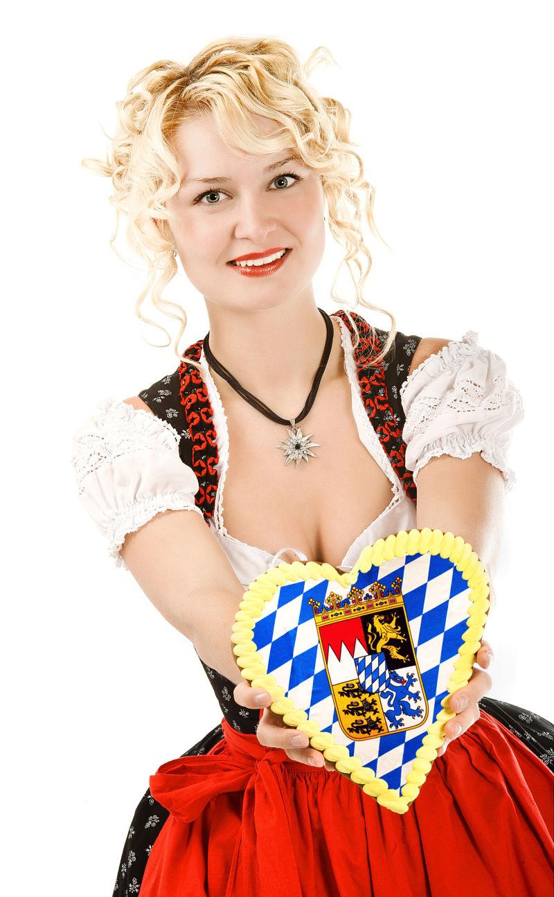 白色背景中穿典型巴伐利亚服饰的美女