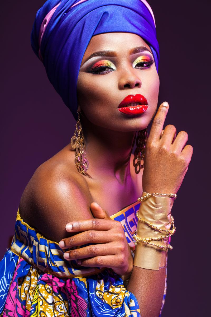 化妆的非洲美女