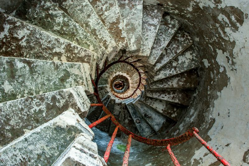 旧灯塔上的螺旋楼梯