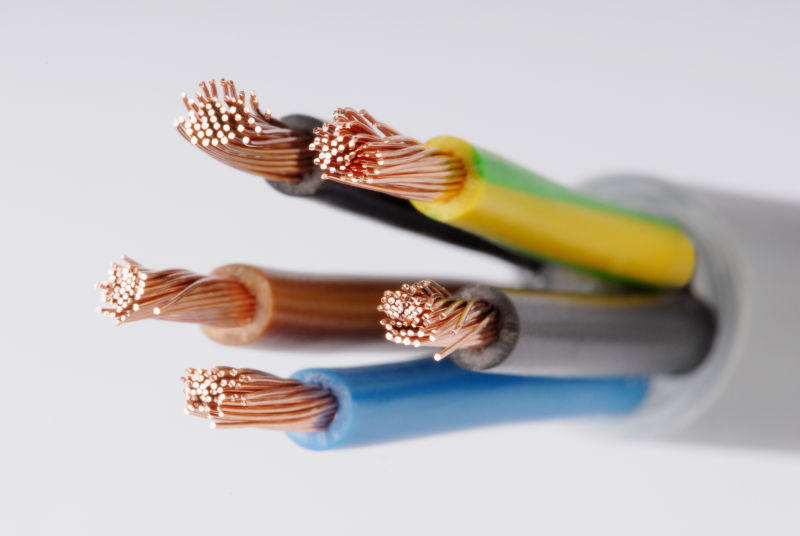 多根彩色的光纤电缆