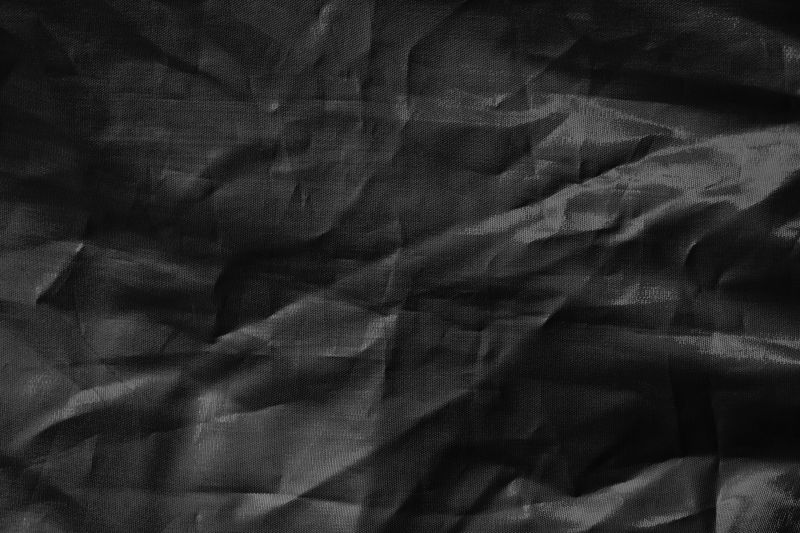 黑色褶皱布料