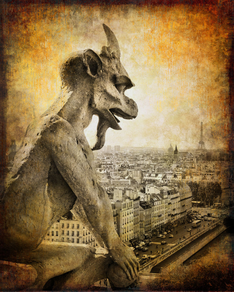 复古巴黎鬼雕像和埃菲尔铁塔