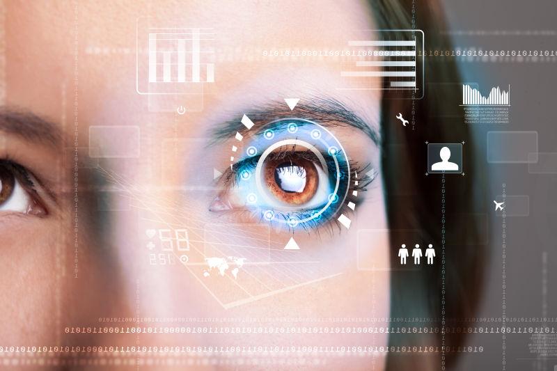 未来妇女与网络技术的瞳孔扫描面板概念