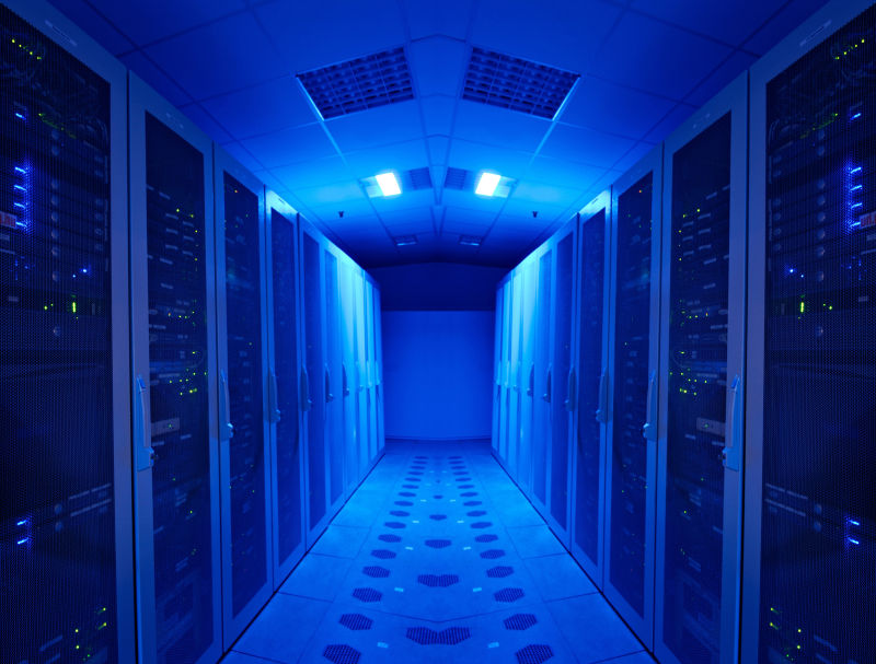 数据中心的服务器房走廊