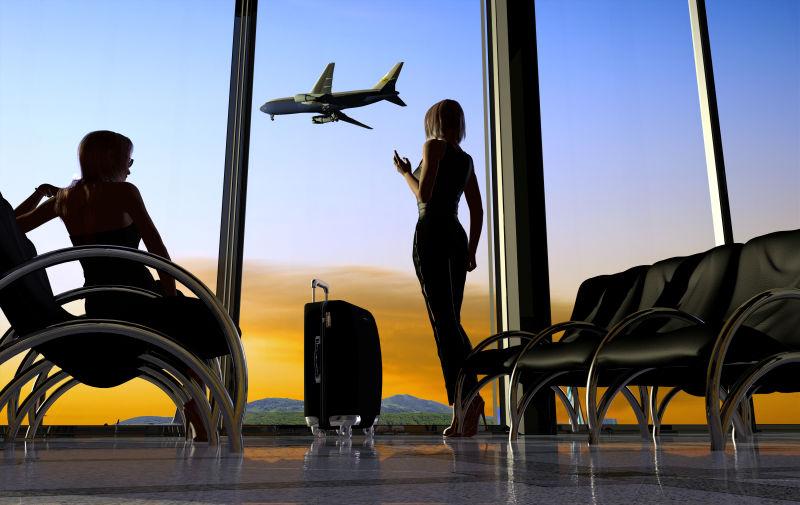 有飞机飞过的蓝天下机场候车室落地窗前的旅客剪影