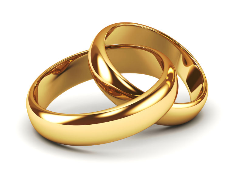 套在一起的黄金结婚戒指