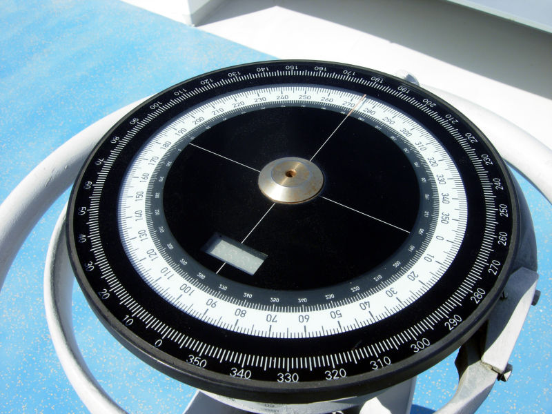 游轮上的现代指南针