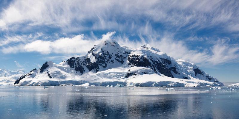 南极洲雄伟冰封的仙境