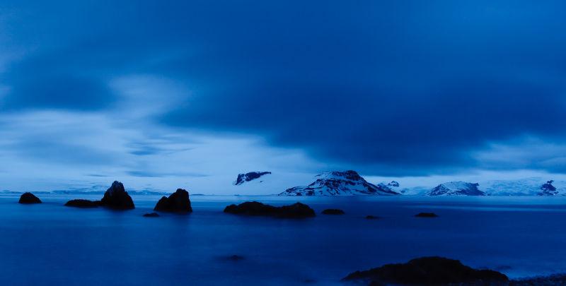 午夜时分南极洲的黄昏风光