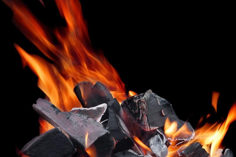 炽热发光的木炭