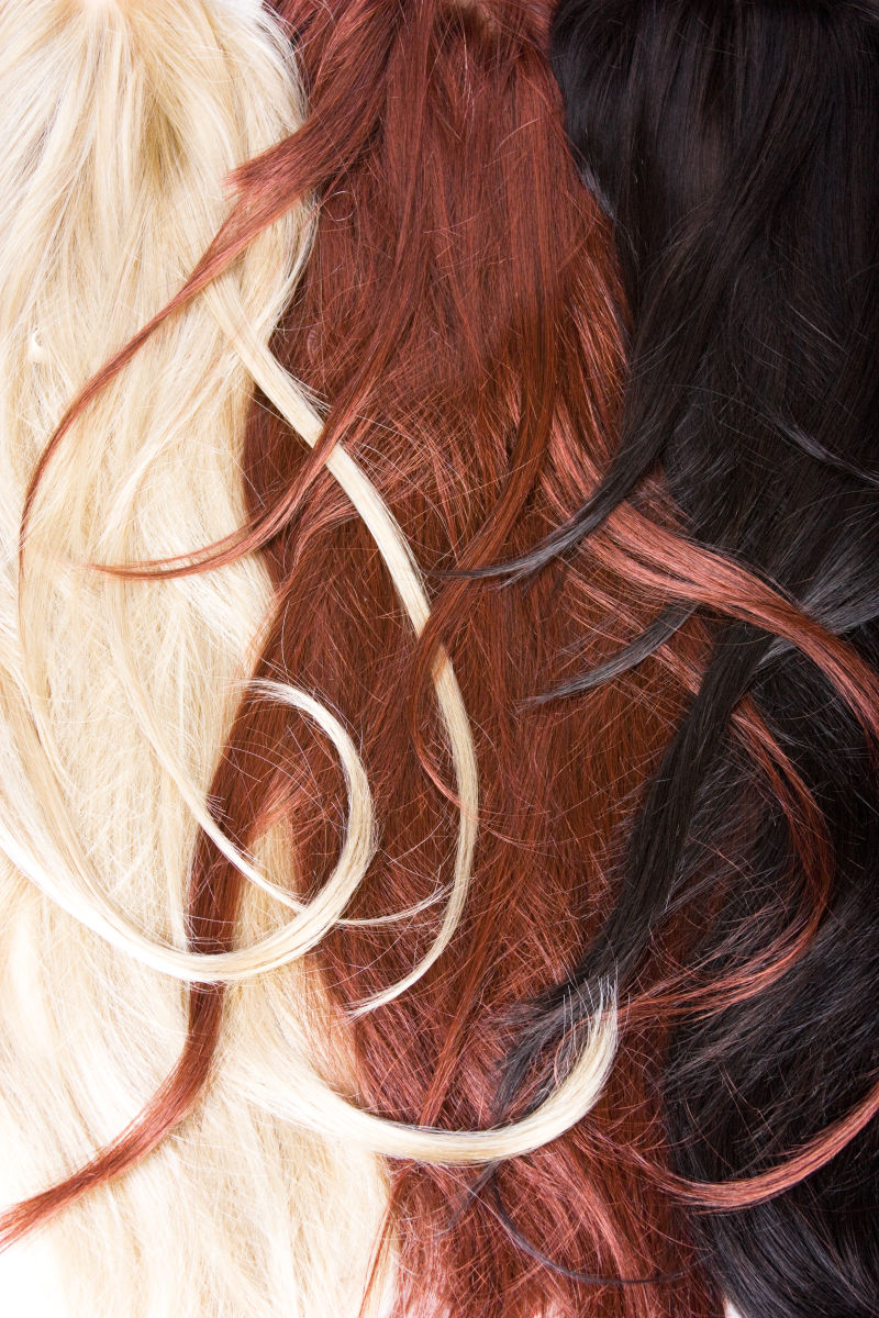 三种不同发色的卷发