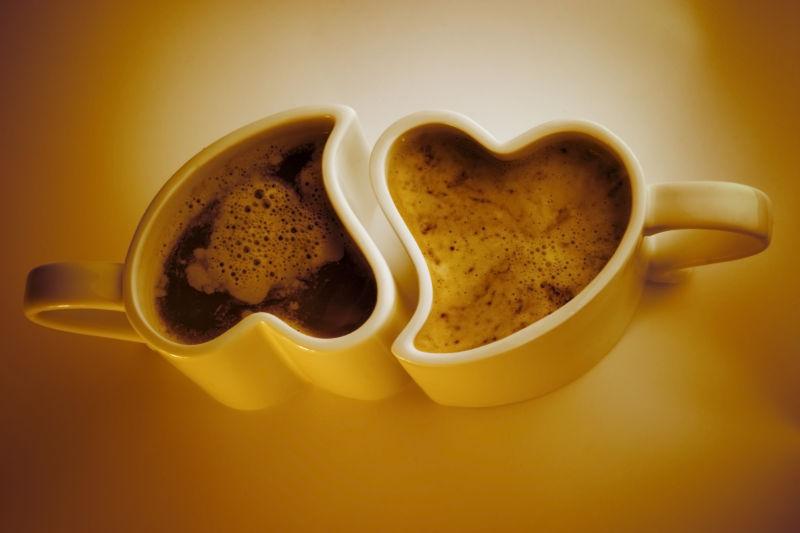 两个心形咖啡杯