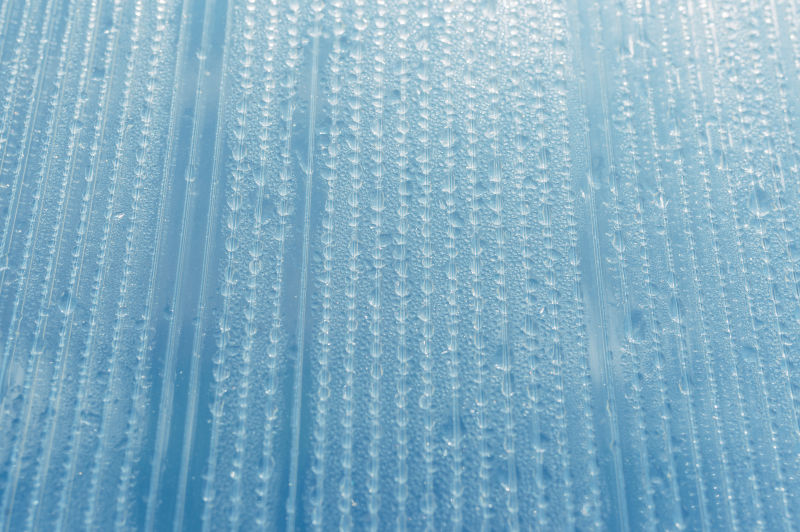蓝色玻璃雨滴