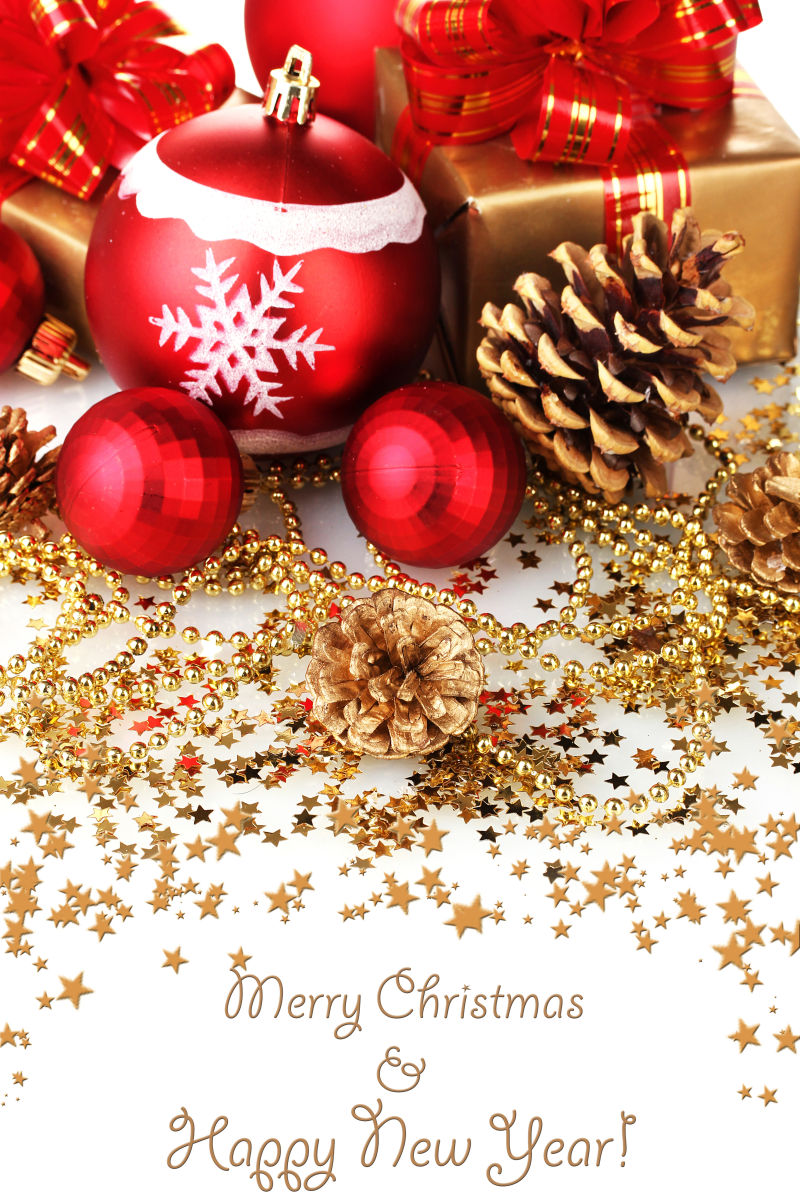 白色背景上的红色和金色的圣诞节装饰和礼物盒