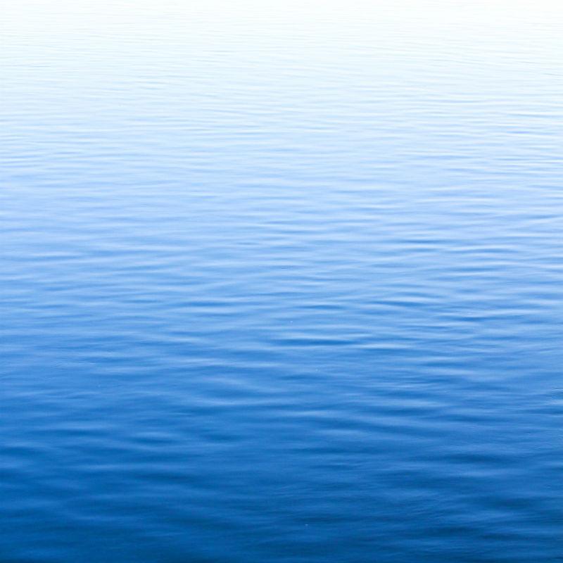 以蓝水为背景大海