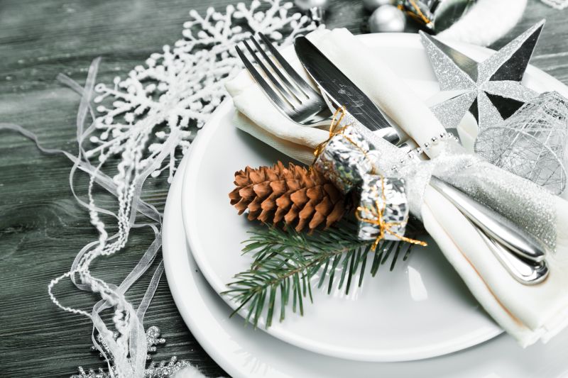 精美银色风格的圣诞节主题桌面布置