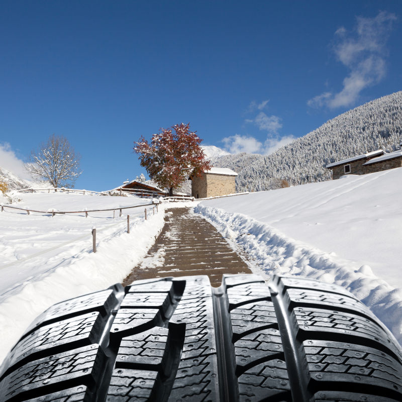 雪景下的轮胎