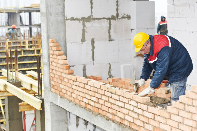 建筑工人砌砖