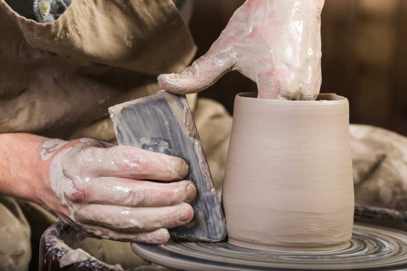 陶瓷艺术观念手的特写造型陶瓷