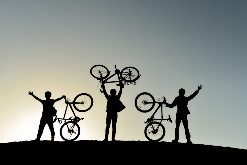 成功疯狂协同的自行车运动团体