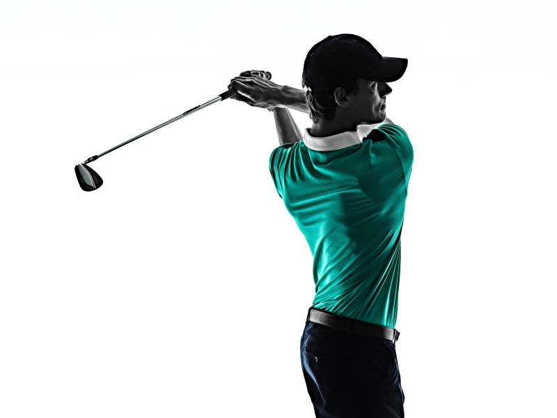 一个年轻的高加索男子高尔夫球手高尔夫沙朵剪影孤立在白色背景上
