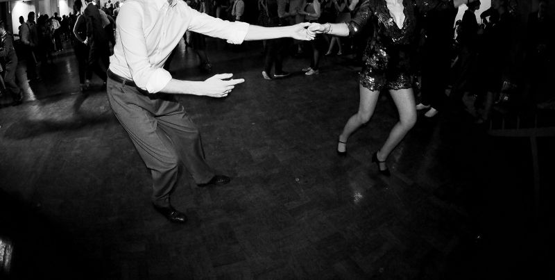 夫妇跳舞派对