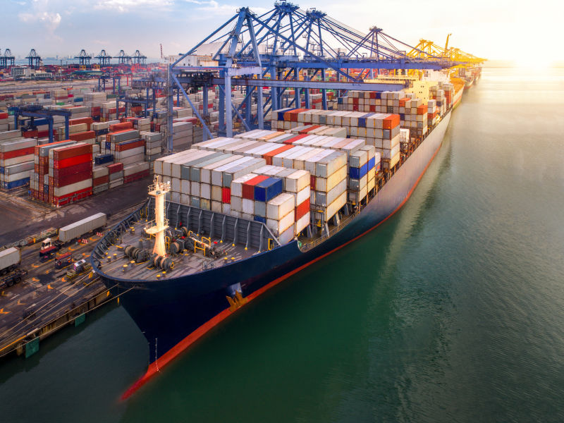 集装箱港口和集装箱船运输-新加坡物流中心