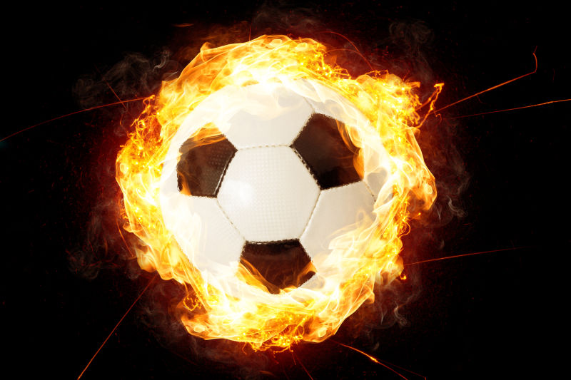 足球在火中孤立在黑色背景上