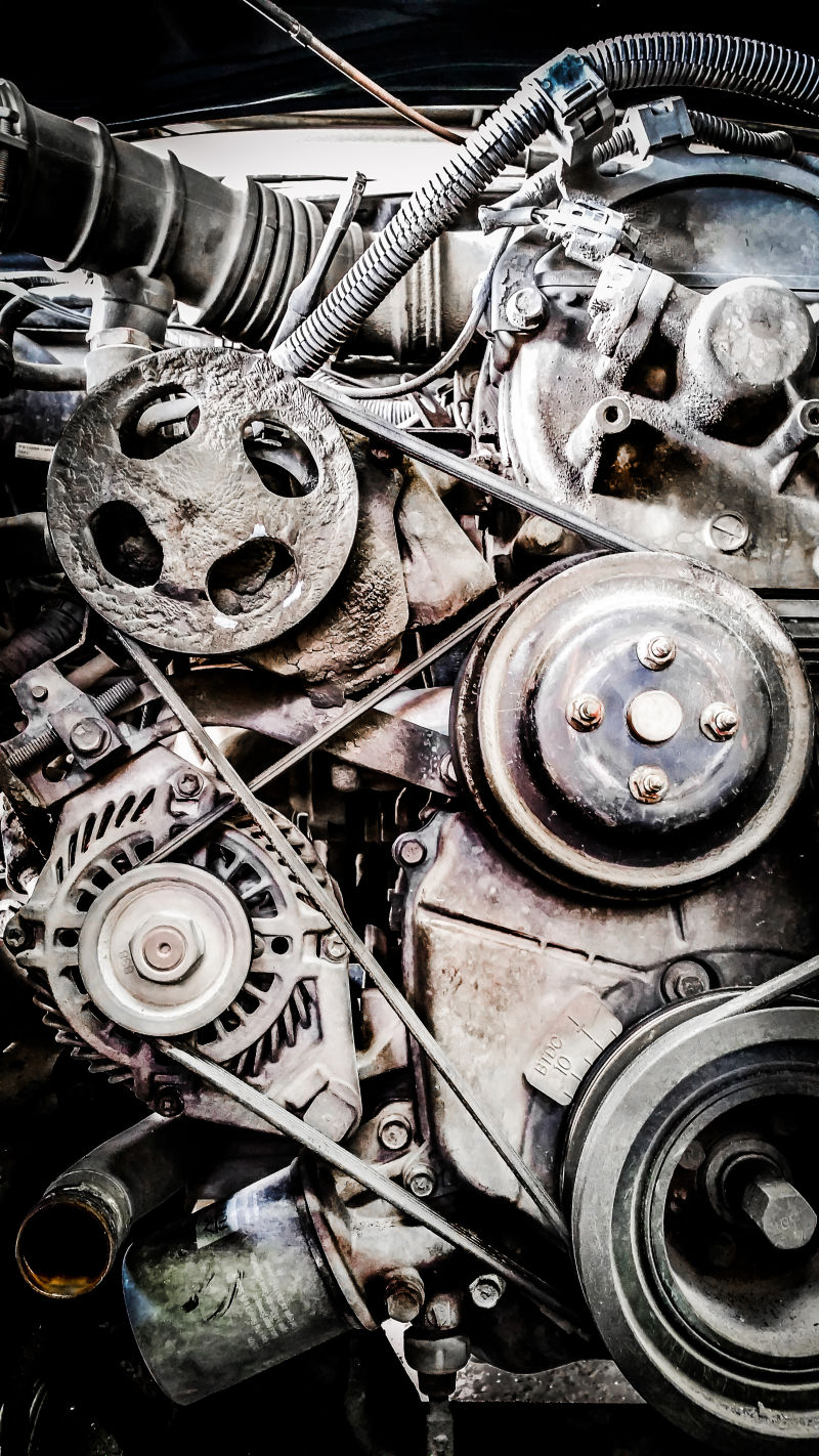 汽车发动机金属背景内燃旧发动机马达的碎片