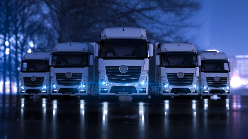 装载的白色卡车-蓝光背景前视图